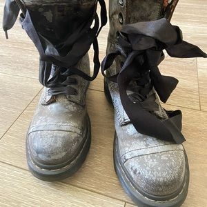 Dr. Martens Triumph 1914 Black-Maasai